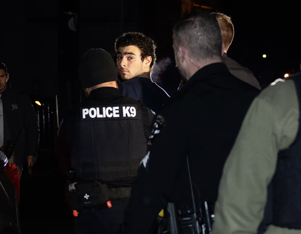 天呐!纽约检方对Luigi Mangione指控由二级谋杀改一级谋杀!并扯上恐怖主义犯罪!